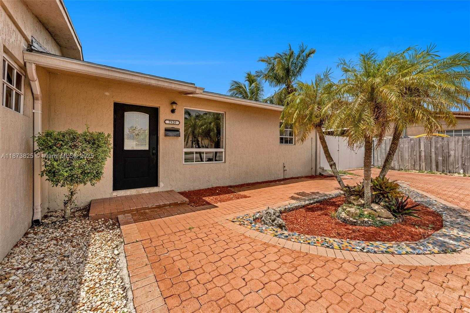 Small Image of 7920 NORTH WEST 171ST ST, Hialeah Number 4
