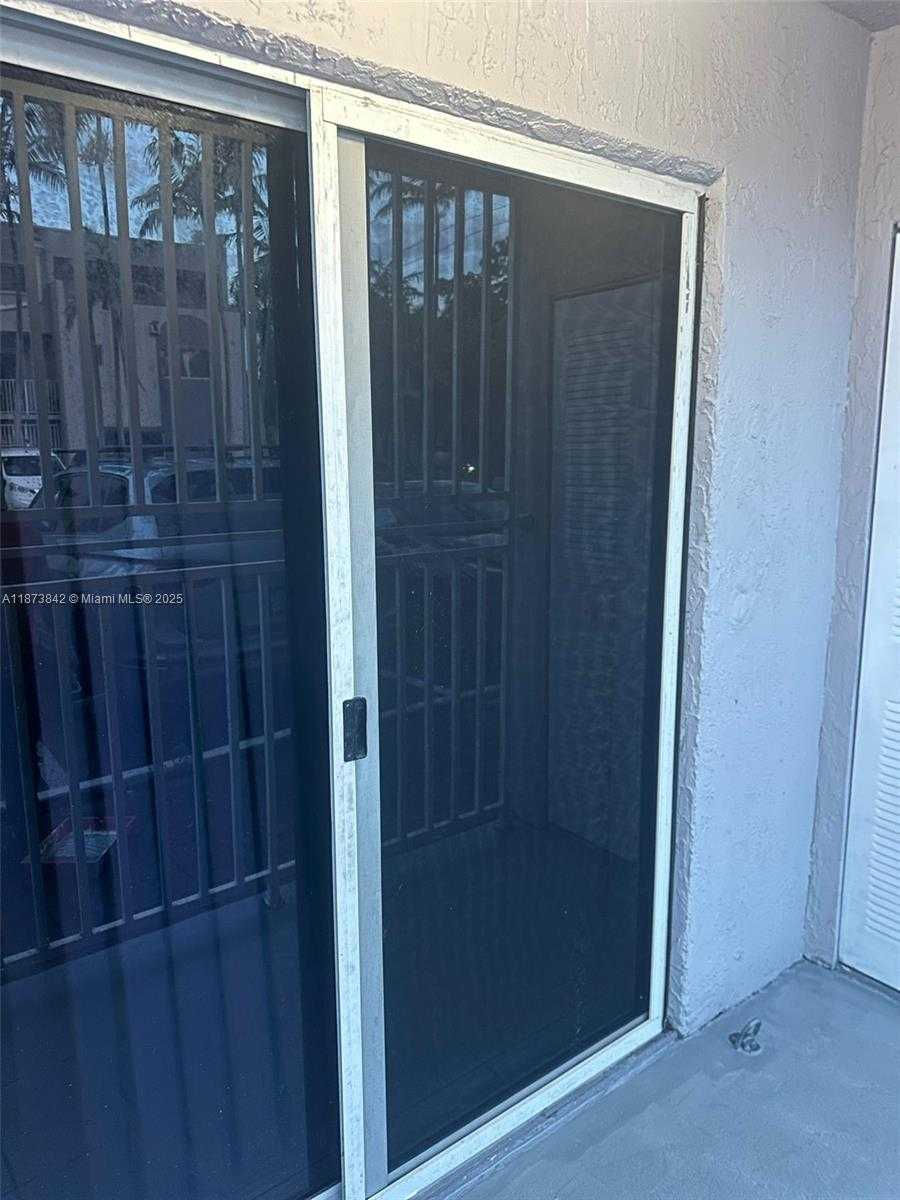 Small Image of 2690 WEST 76TH ST #102, Hialeah Number 17