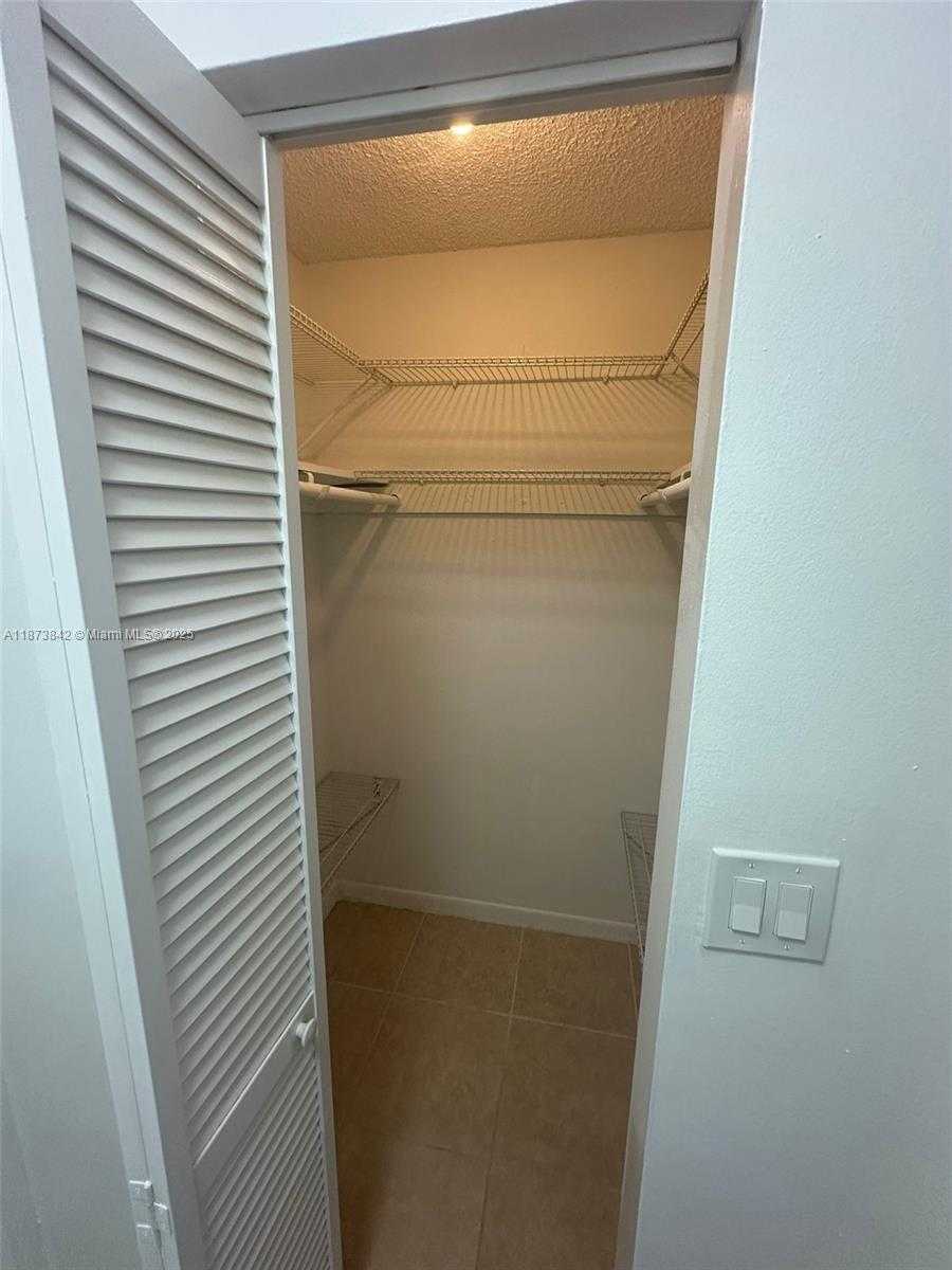 Small Image of 2690 WEST 76TH ST #102, Hialeah Number 20