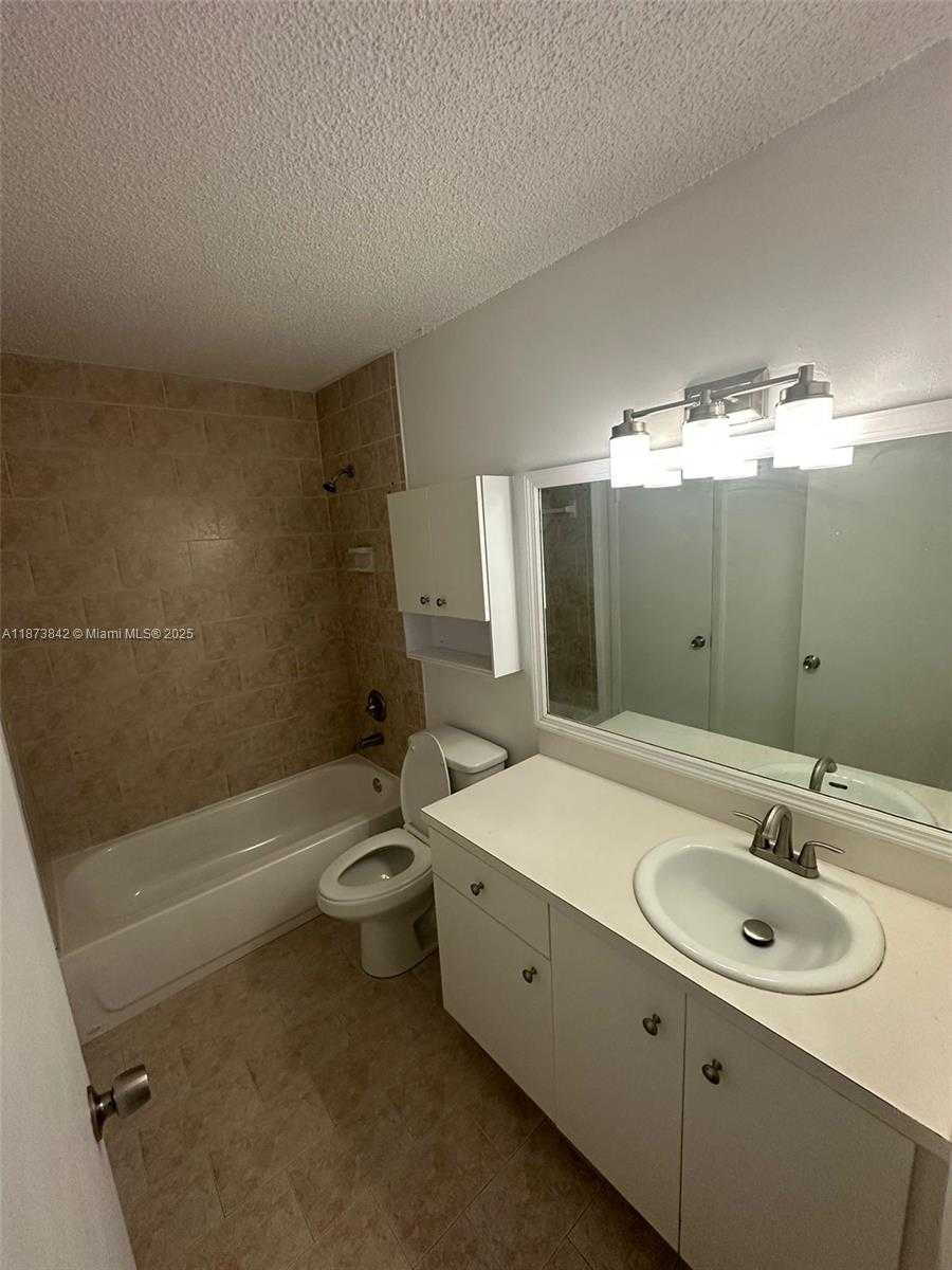 Small Image of 2690 WEST 76TH ST #102, Hialeah Number 22