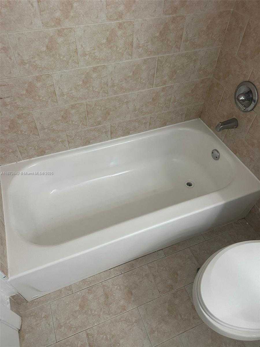 Small Image of 2690 WEST 76TH ST #102, Hialeah Number 23
