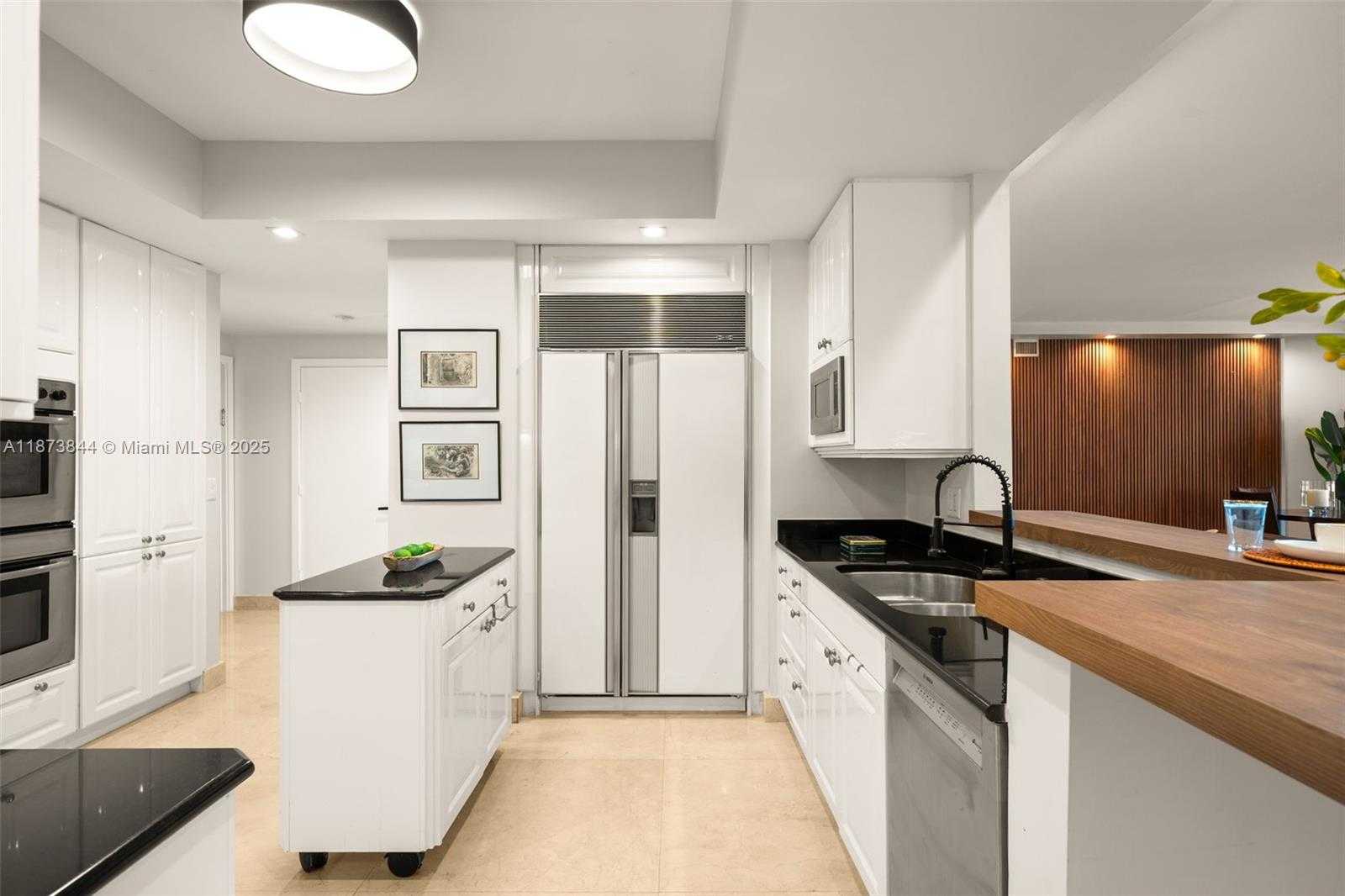 Small Image of 21200 POINT PL #1102, Aventura Number 14