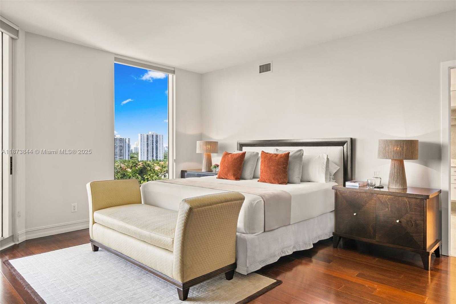 Small Image of 21200 POINT PL #1102, Aventura Number 16