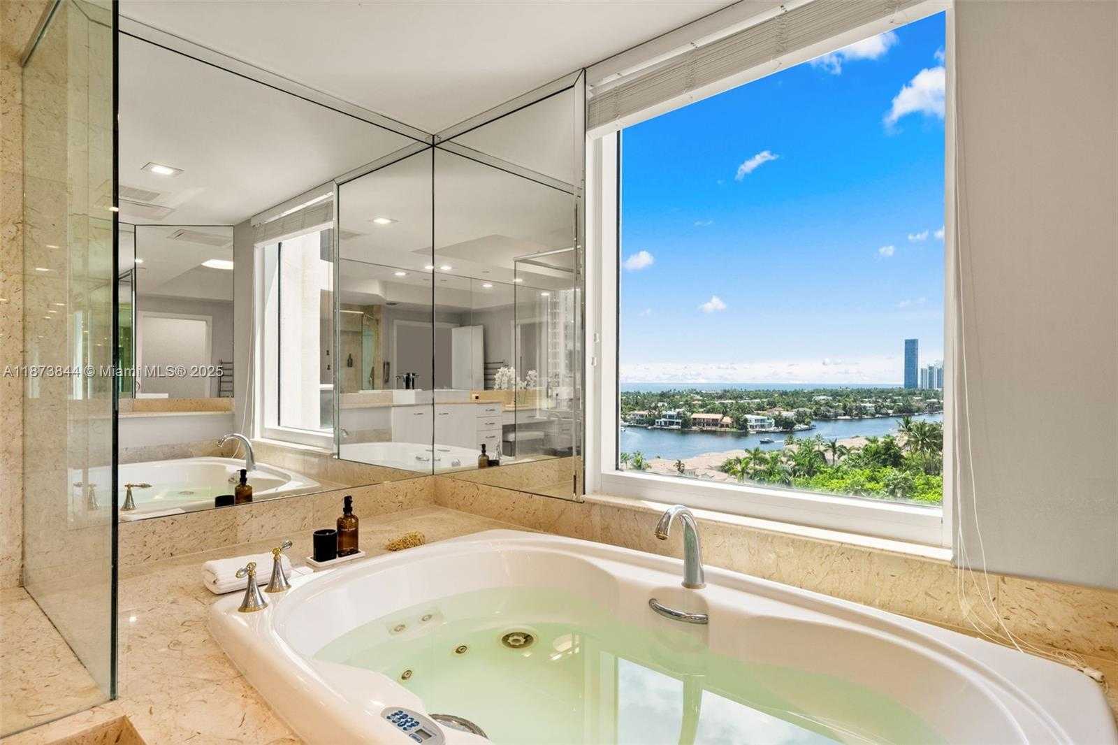 Small Image of 21200 POINT PL #1102, Aventura Number 18