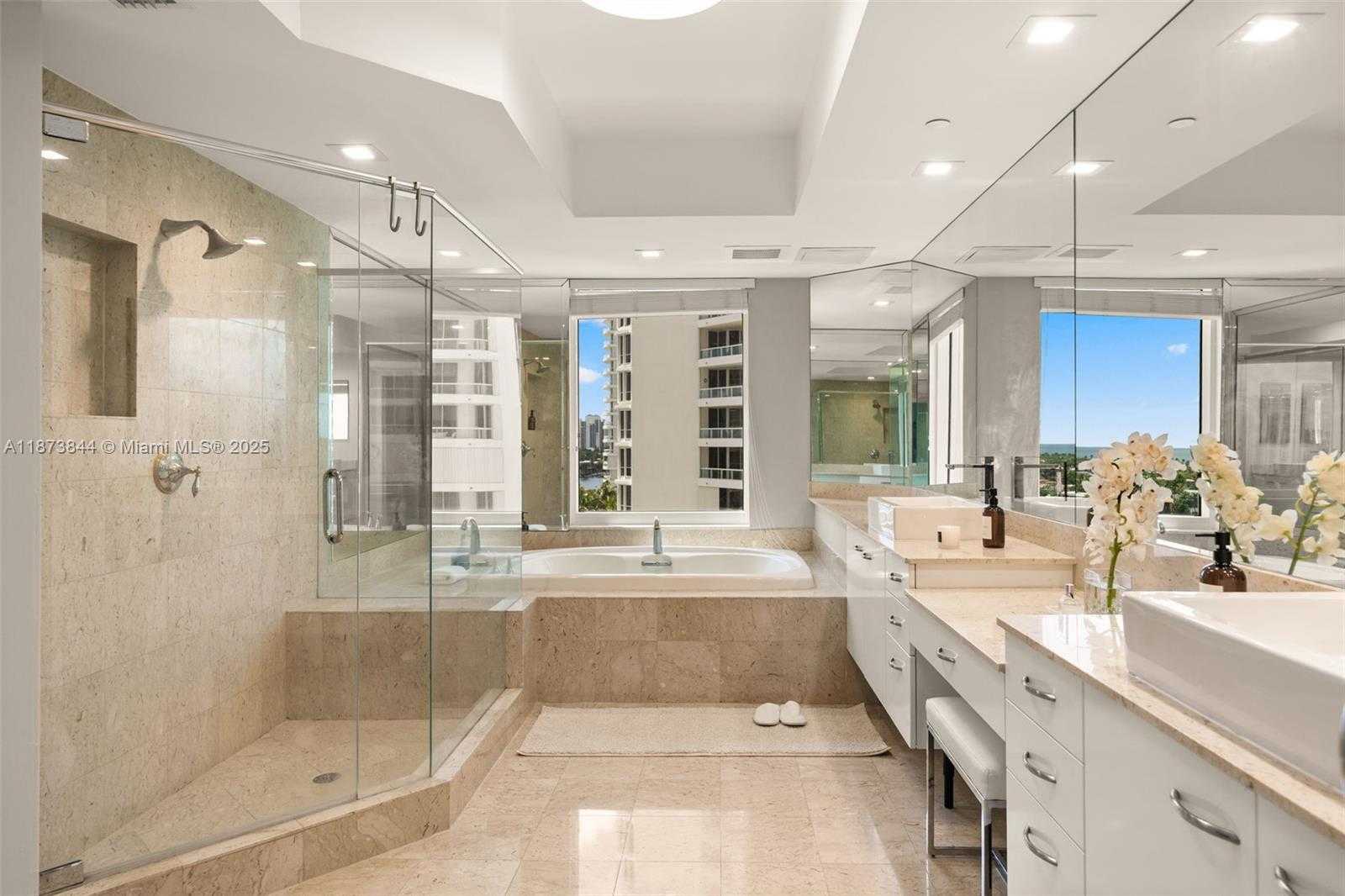 Small Image of 21200 POINT PL #1102, Aventura Number 20