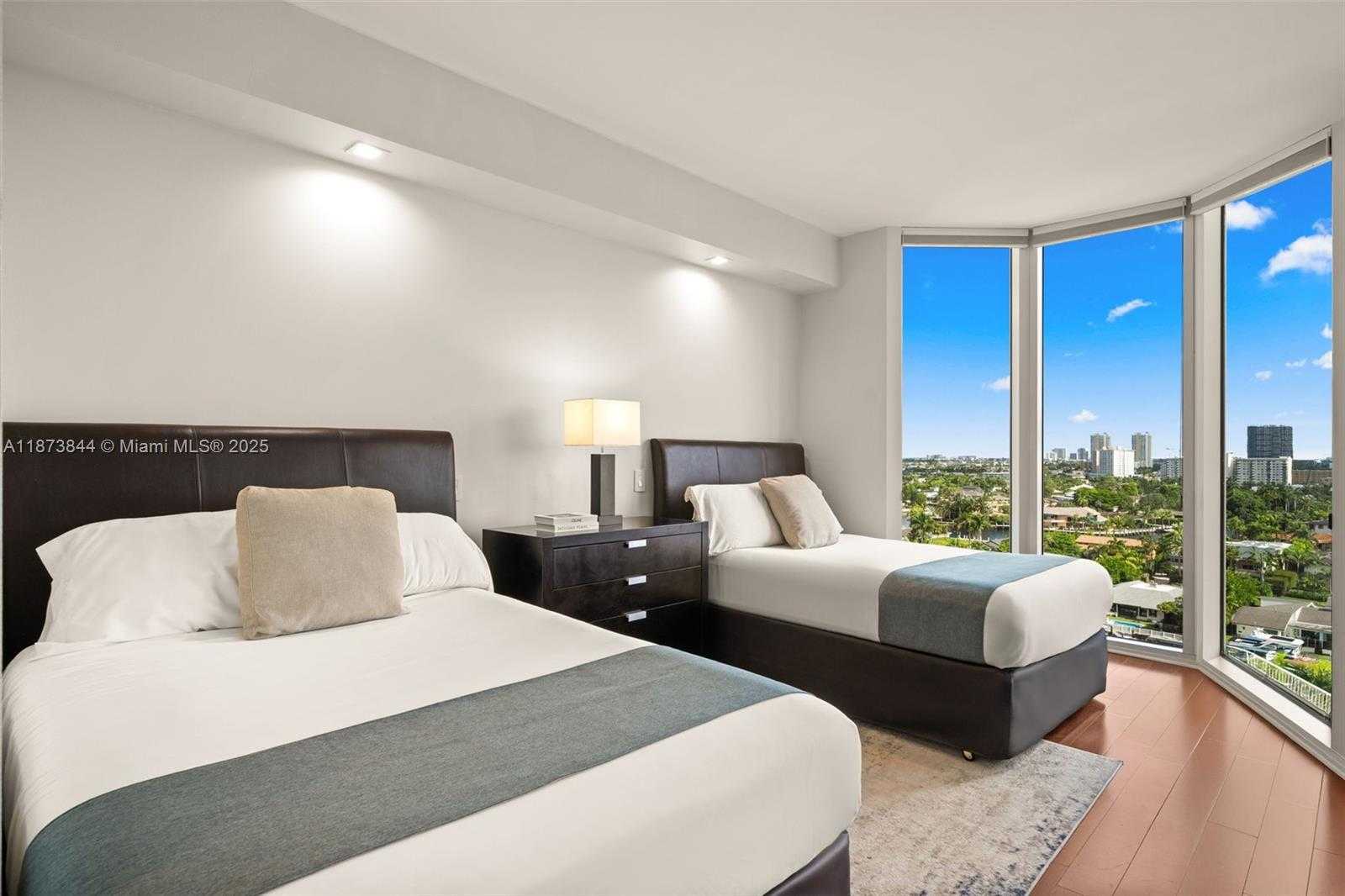 Small Image of 21200 POINT PL #1102, Aventura Number 23