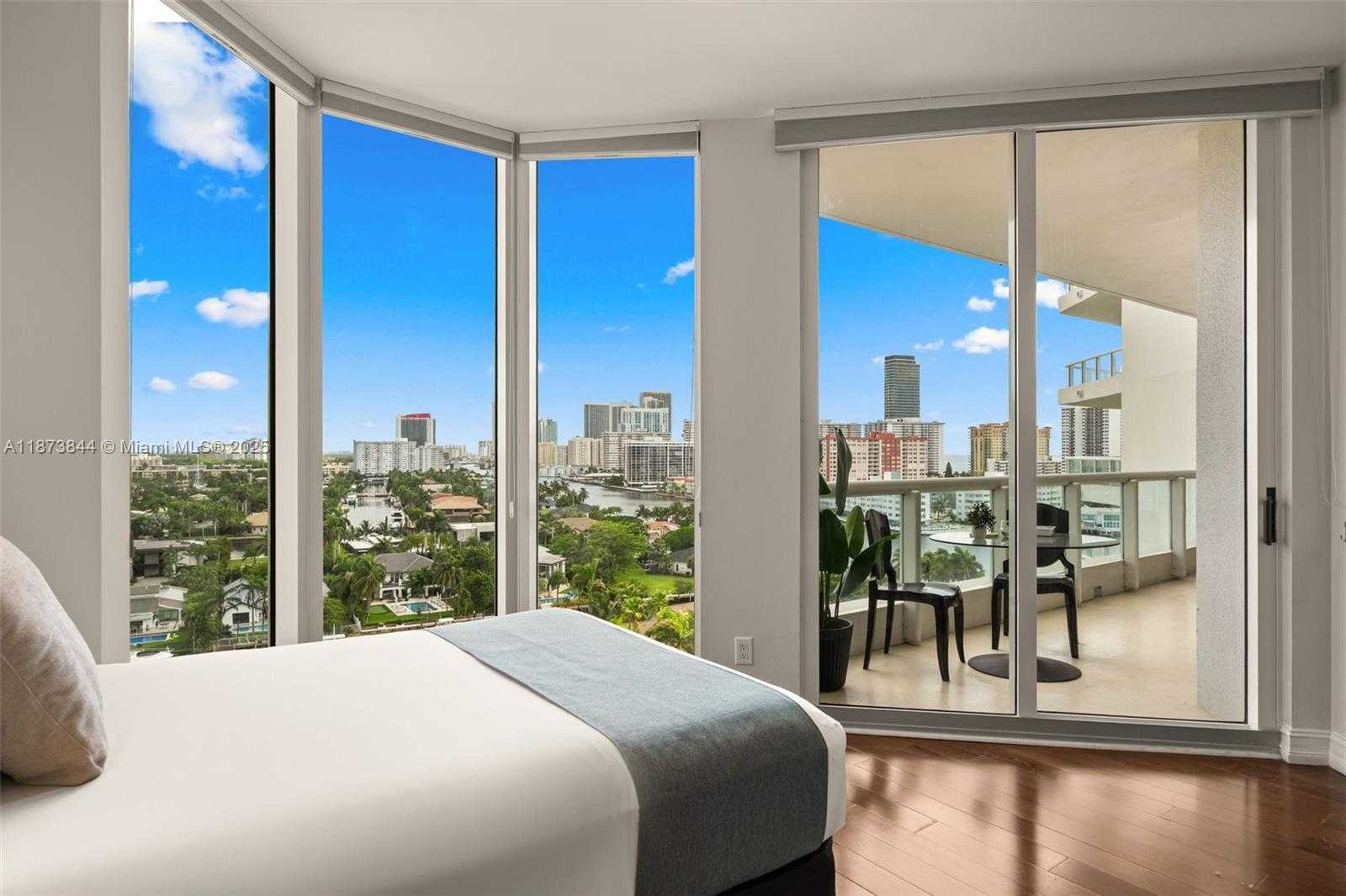Small Image of 21200 POINT PL #1102, Aventura Number 25