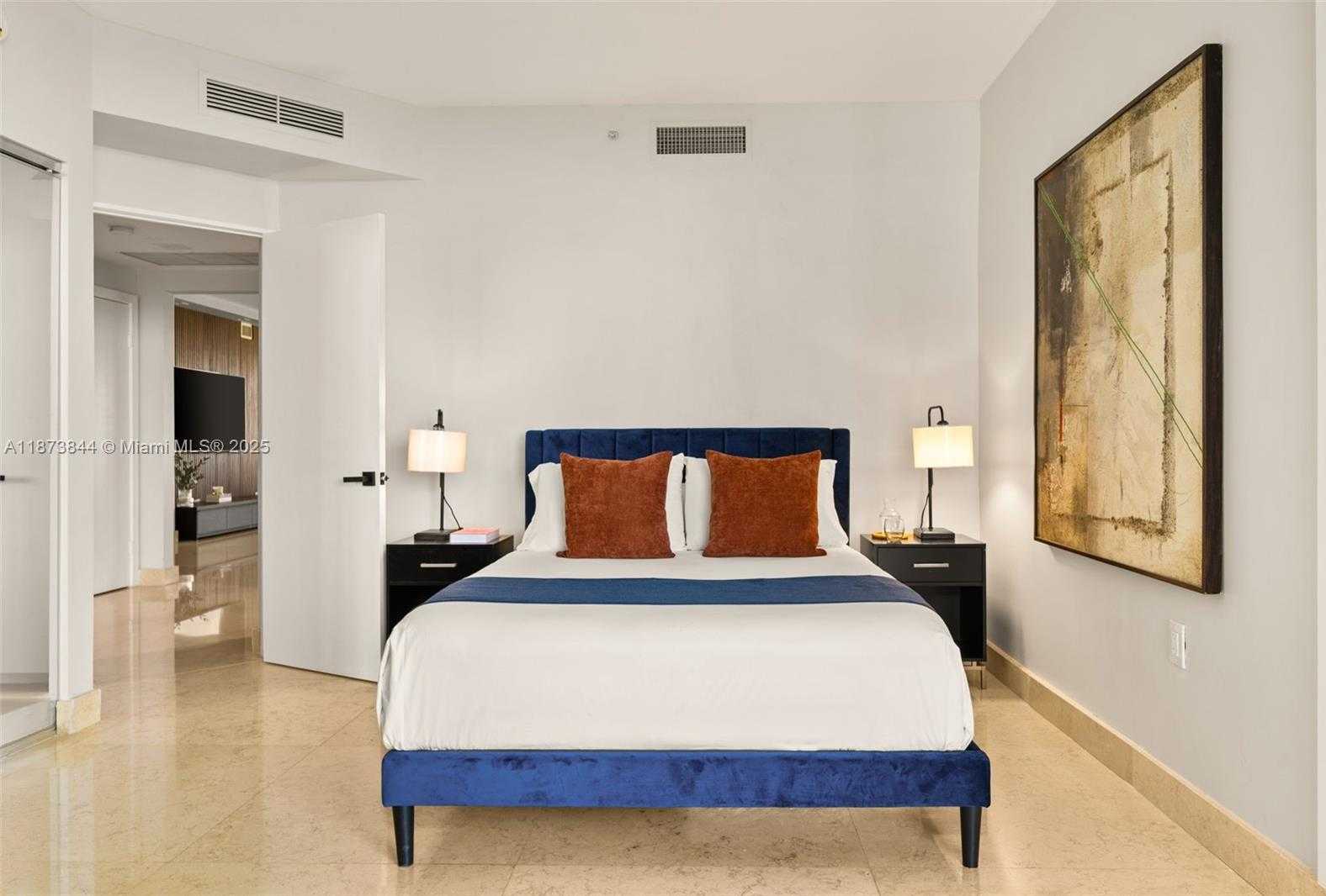 Small Image of 21200 POINT PL #1102, Aventura Number 28