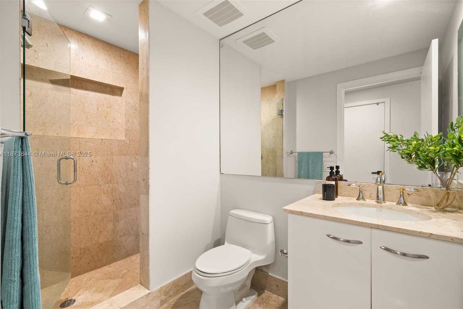 Small Image of 21200 POINT PL #1102, Aventura Number 29