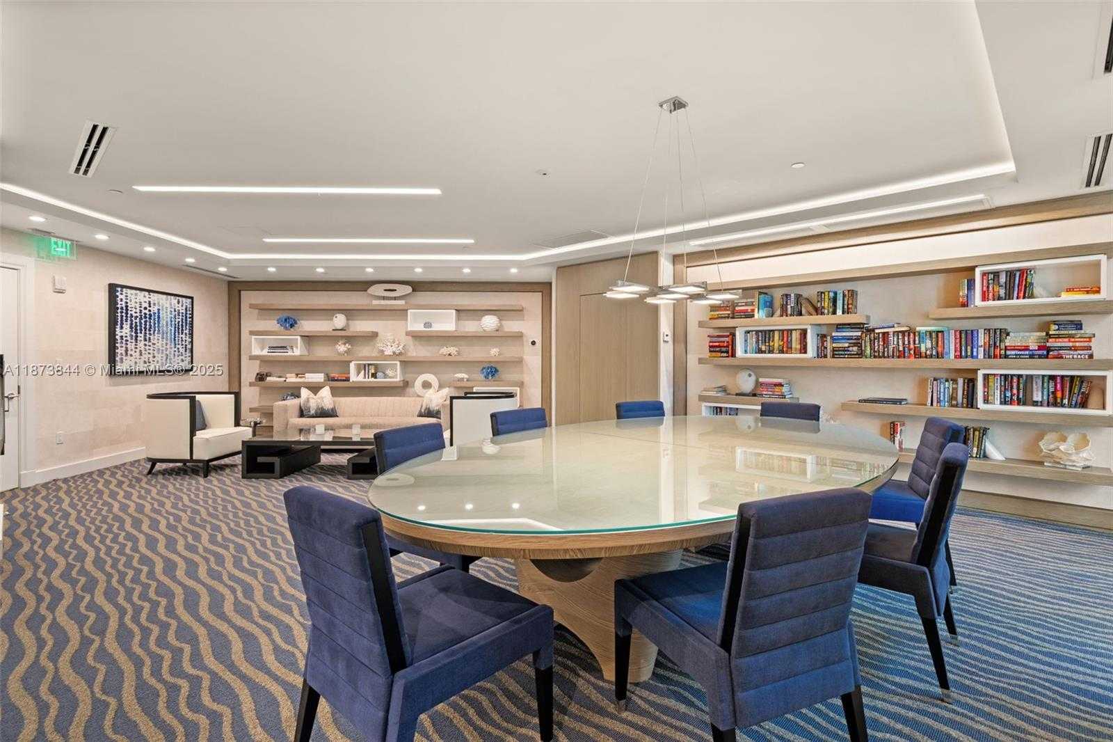 Small Image of 21200 POINT PL #1102, Aventura Number 37