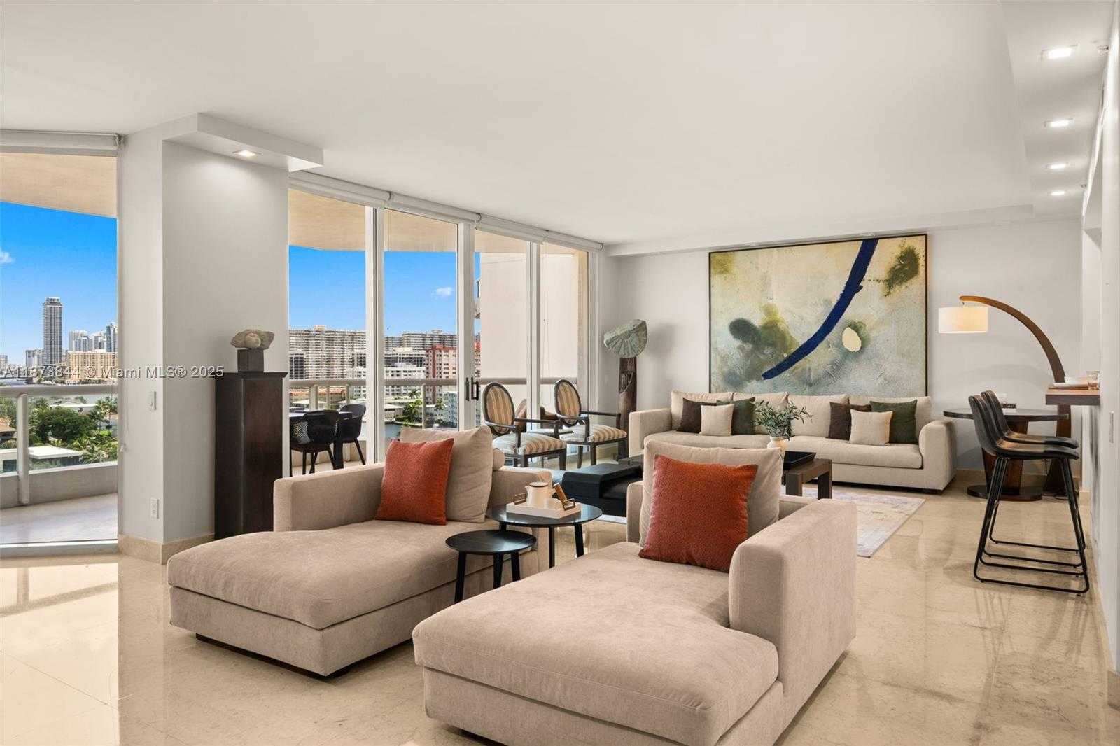 Small Image of 21200 POINT PL #1102, Aventura Number 4