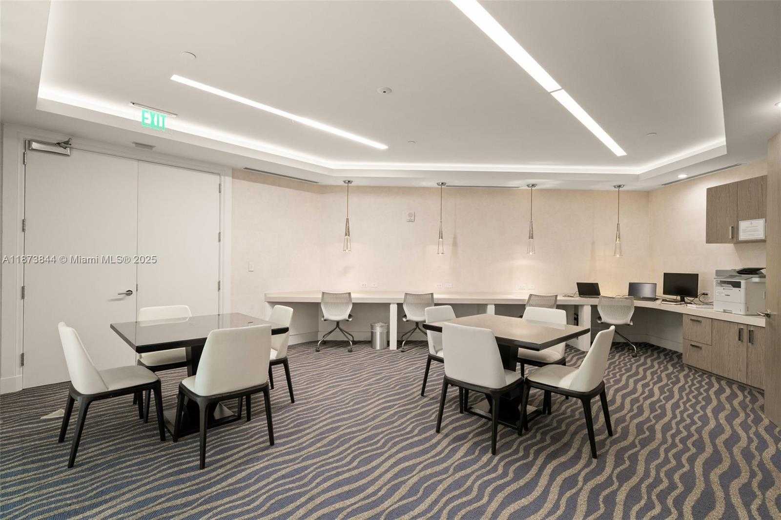 Small Image of 21200 POINT PL #1102, Aventura Number 41