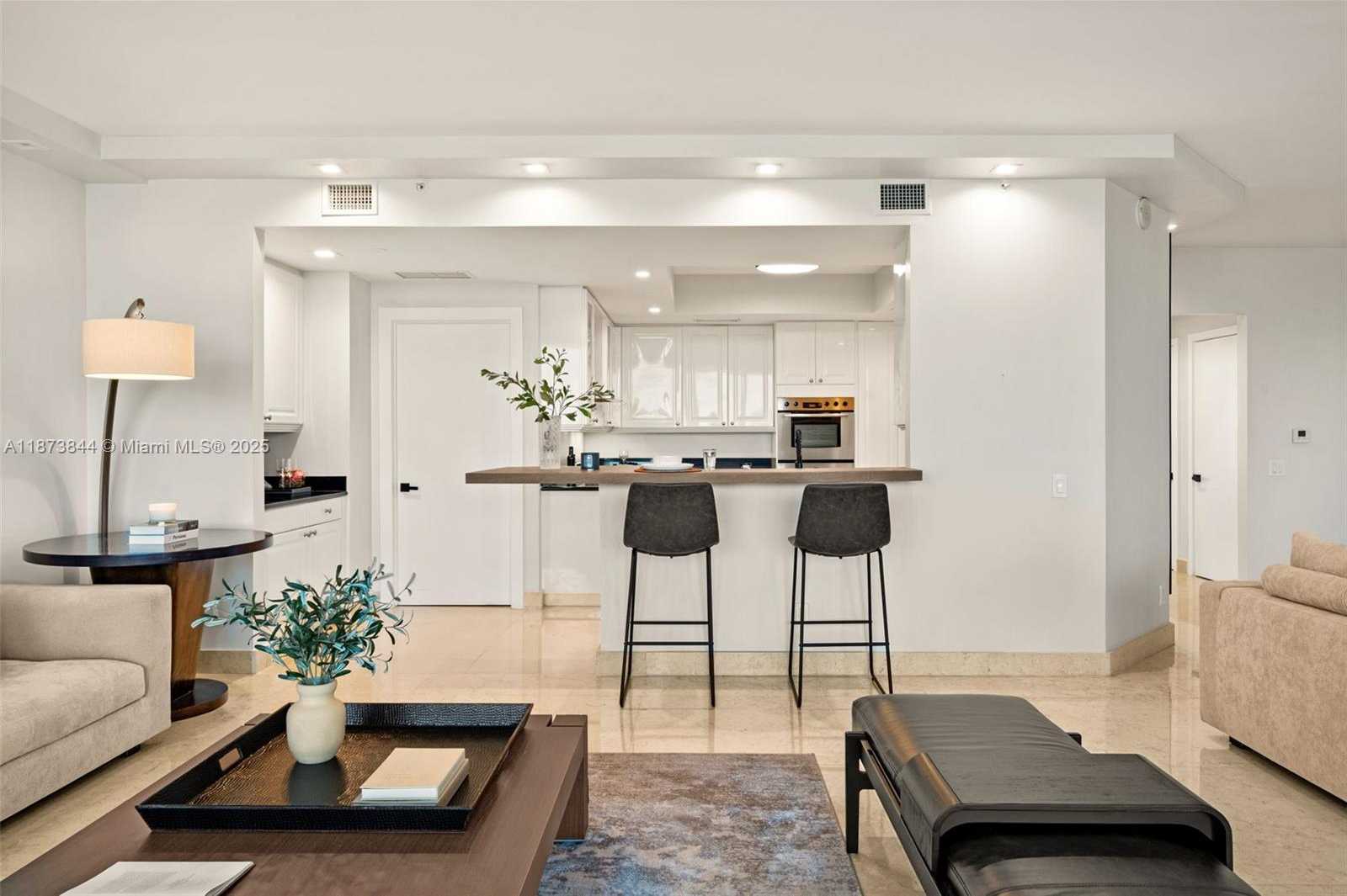 Small Image of 21200 POINT PL #1102, Aventura Number 9