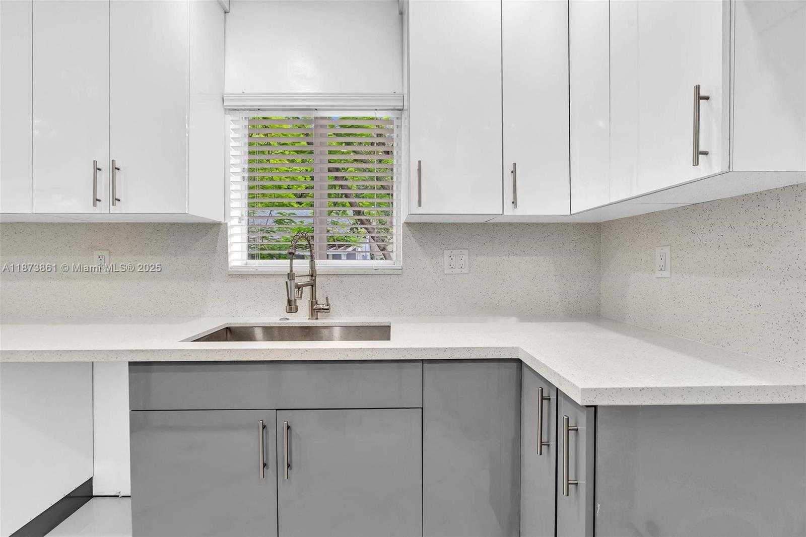 Small Image of 5850 NORTH EAST 3RD AVE, Miami Number 17