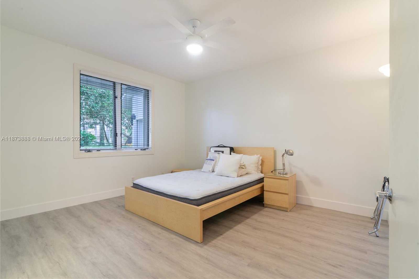 Small Image of 3041 BIRKDALE, Weston Number 14