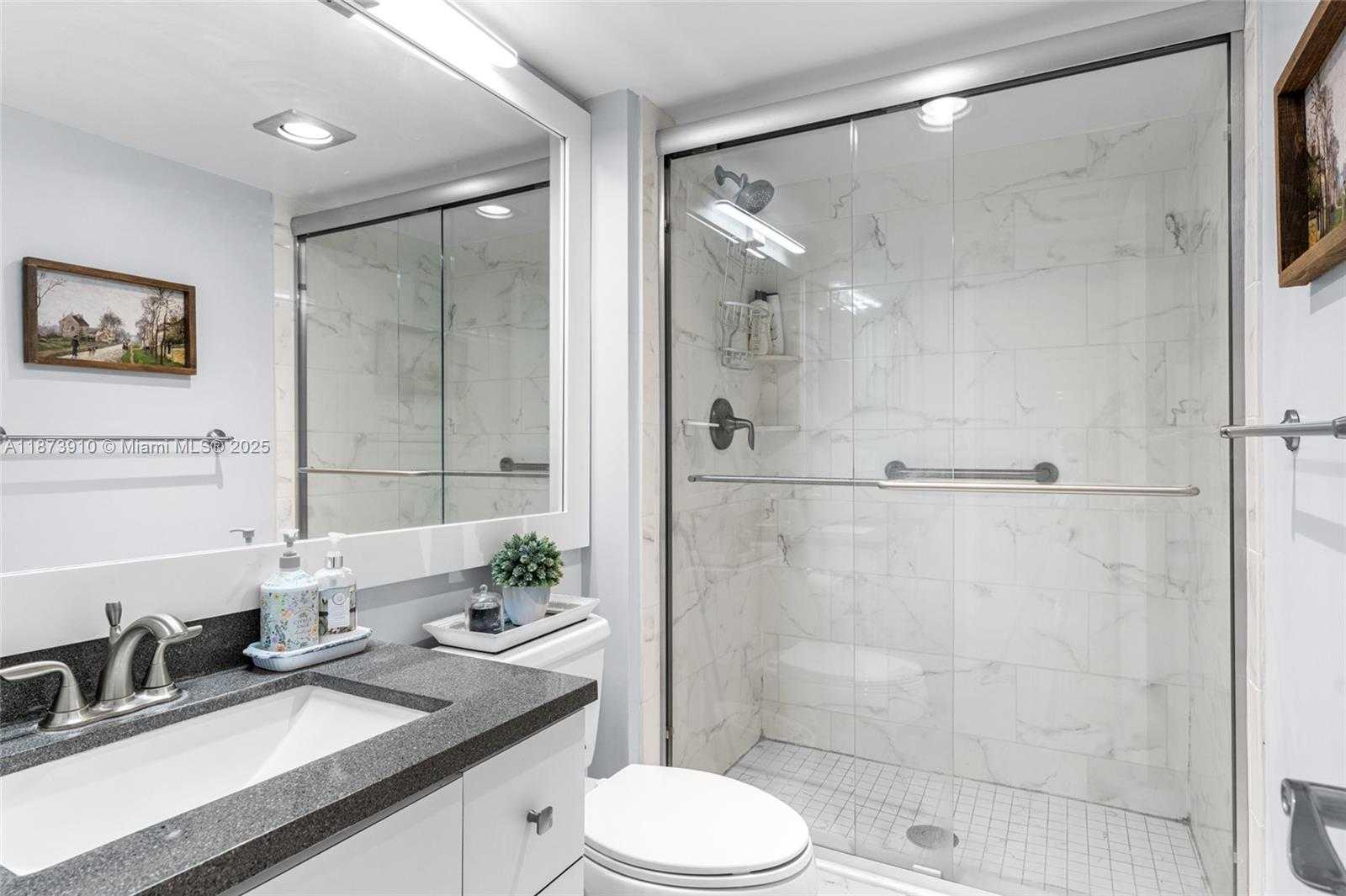 Small Image of 3731 NORTH COUNTRY CLUB DR #PH-26, Aventura Number 13