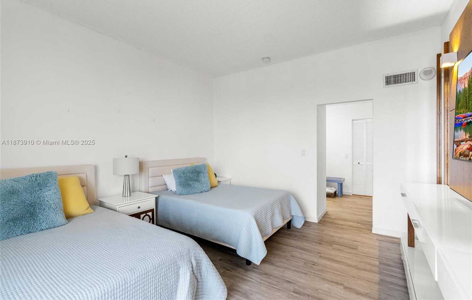 Small Image of 3731 NORTH COUNTRY CLUB DR #PH-26, Aventura Number 15