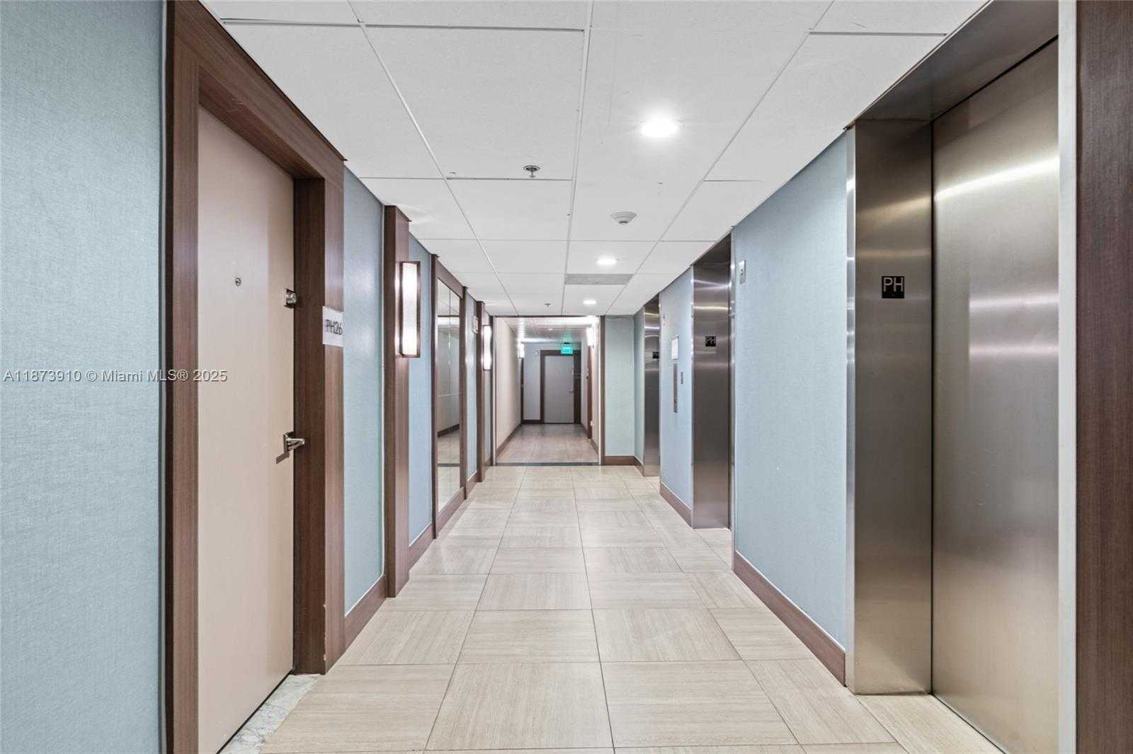 Small Image of 3731 NORTH COUNTRY CLUB DR #PH-26, Aventura Number 2
