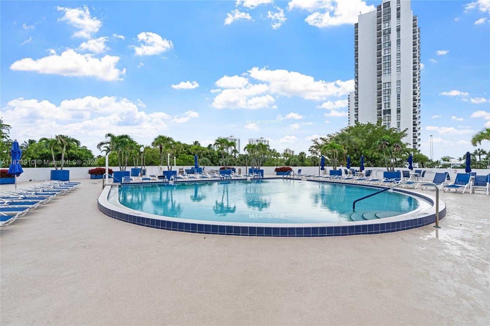 Small Image of 3731 NORTH COUNTRY CLUB DR #PH-26, Aventura Number 23