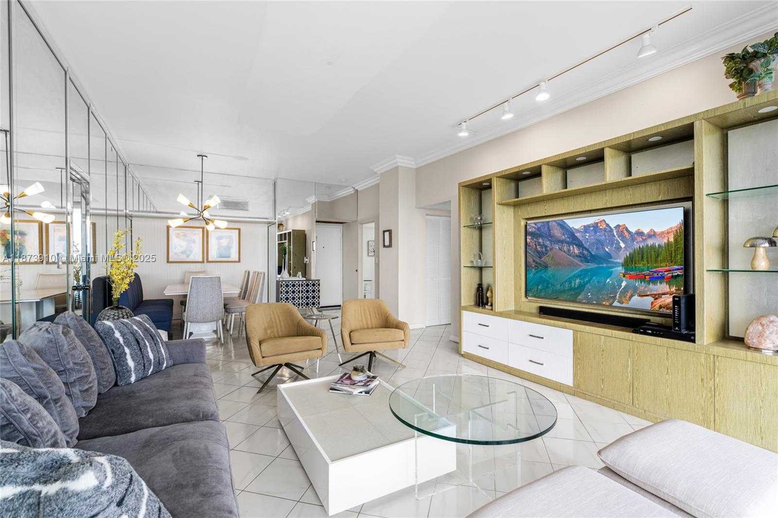 Small Image of 3731 NORTH COUNTRY CLUB DR #PH-26, Aventura Number 4