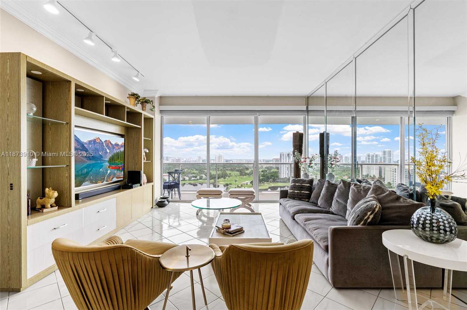 Small Image of 3731 NORTH COUNTRY CLUB DR #PH-26, Aventura Number 6