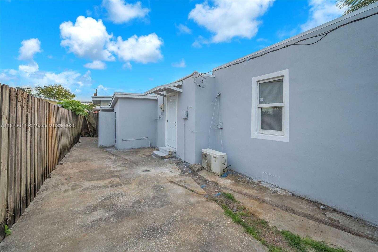 Small Image of 2372 NORTH WEST 34TH ST #na, Miami Number 3