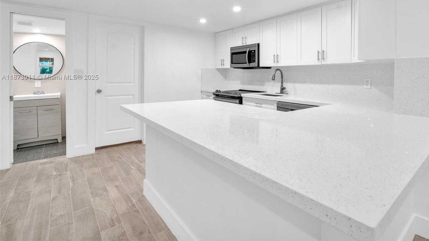 Small Image of 2372 NORTH WEST 34TH ST #na, Miami Number 8