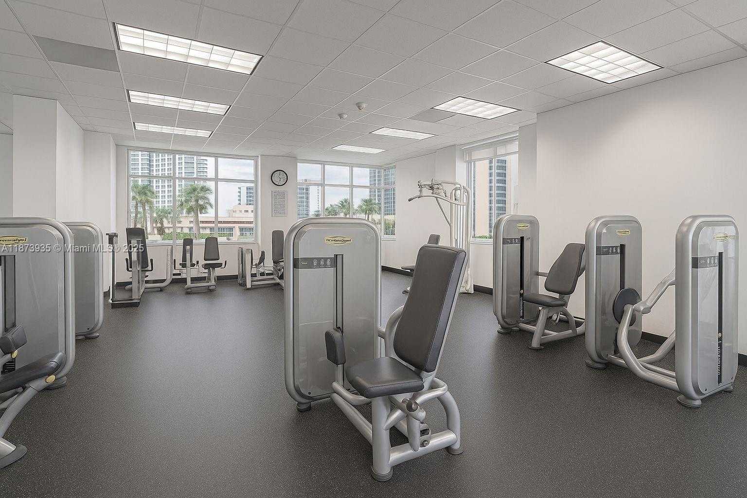 Small Image of 1200 BRICKELL BAY DR #2308, Miami Number 3