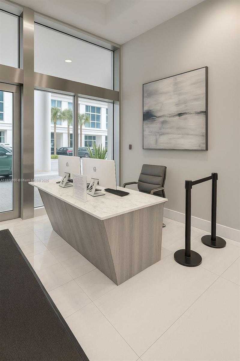 Small Image of 1200 BRICKELL BAY DR #2308, Miami Number 4