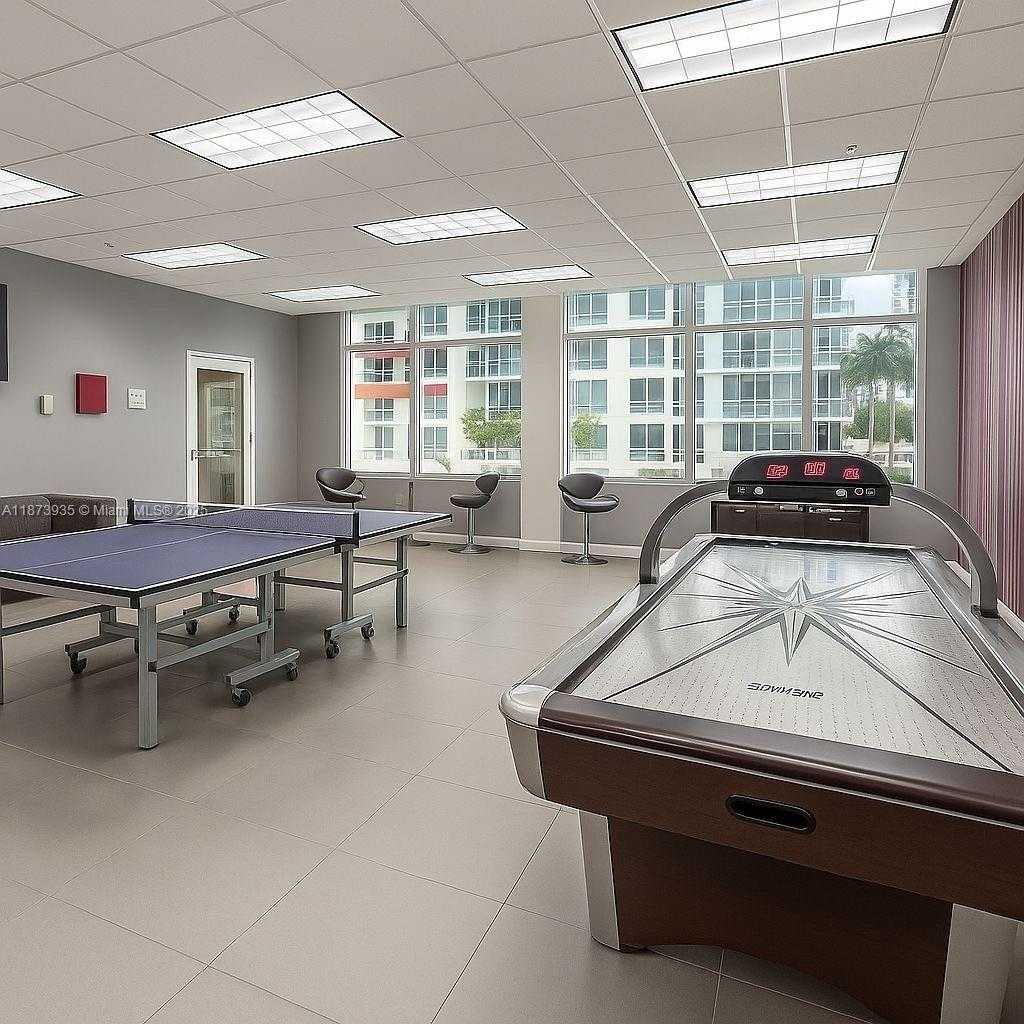 Small Image of 1200 BRICKELL BAY DR #2308, Miami Number 5