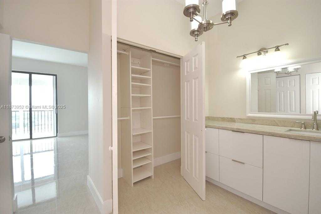 Small Image of 3701 NORTH COUNTRY CLUB DR #PH07, Aventura Number 18