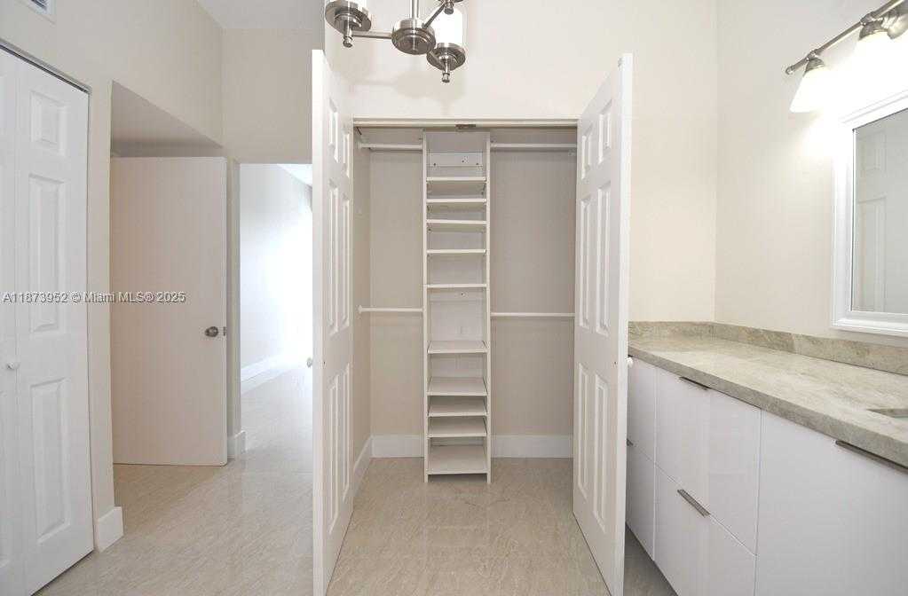 Small Image of 3701 NORTH COUNTRY CLUB DR #PH07, Aventura Number 22
