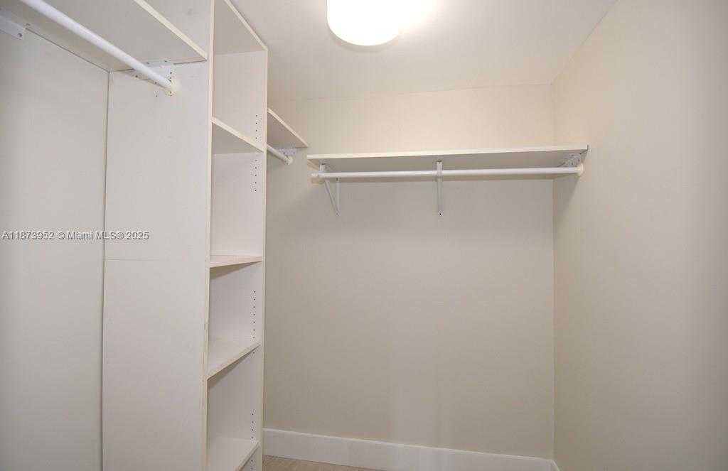 Small Image of 3701 NORTH COUNTRY CLUB DR #PH07, Aventura Number 24