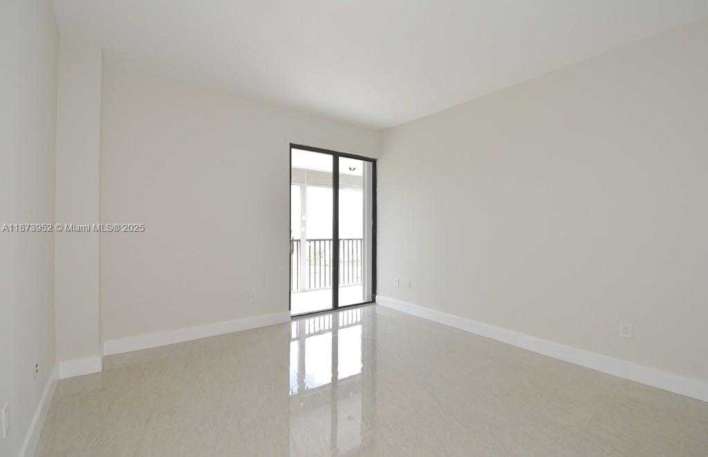 Small Image of 3701 NORTH COUNTRY CLUB DR #PH07, Aventura Number 26