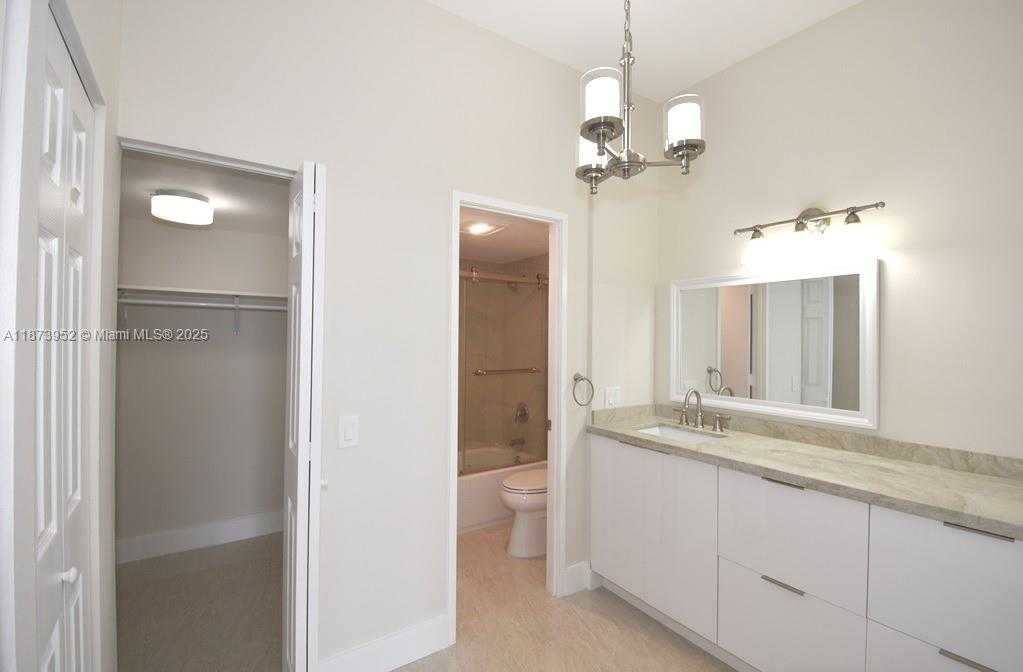 Small Image of 3701 NORTH COUNTRY CLUB DR #PH07, Aventura Number 28