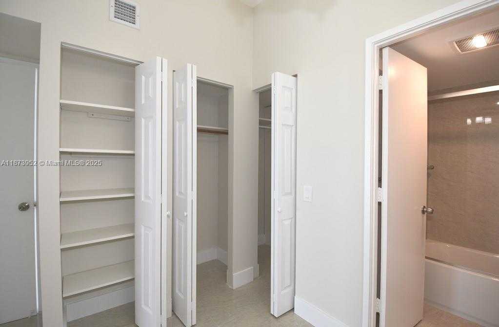 Small Image of 3701 NORTH COUNTRY CLUB DR #PH07, Aventura Number 30