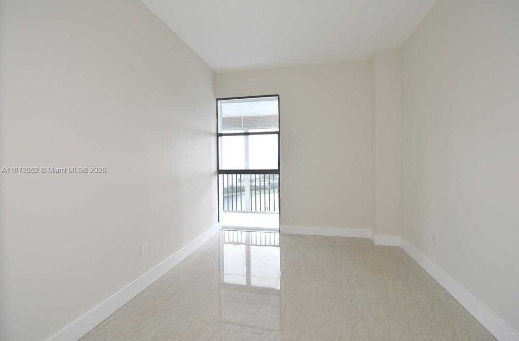 Small Image of 3701 NORTH COUNTRY CLUB DR #PH07, Aventura Number 33