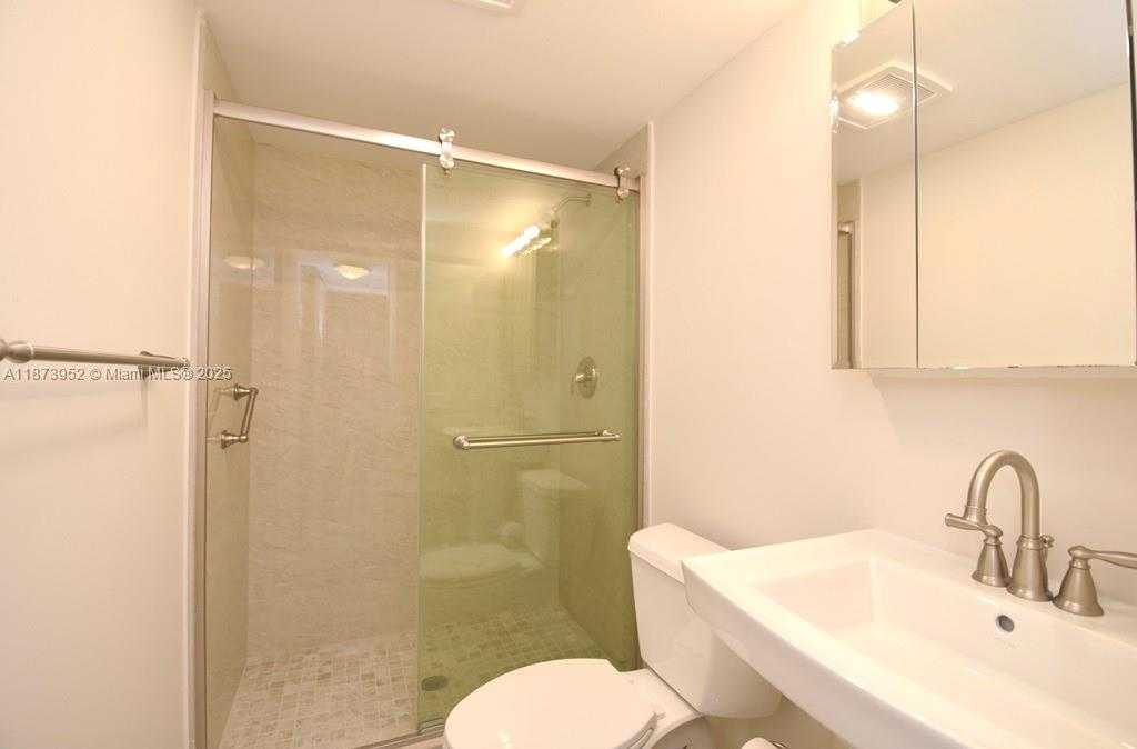 Small Image of 3701 NORTH COUNTRY CLUB DR #PH07, Aventura Number 36