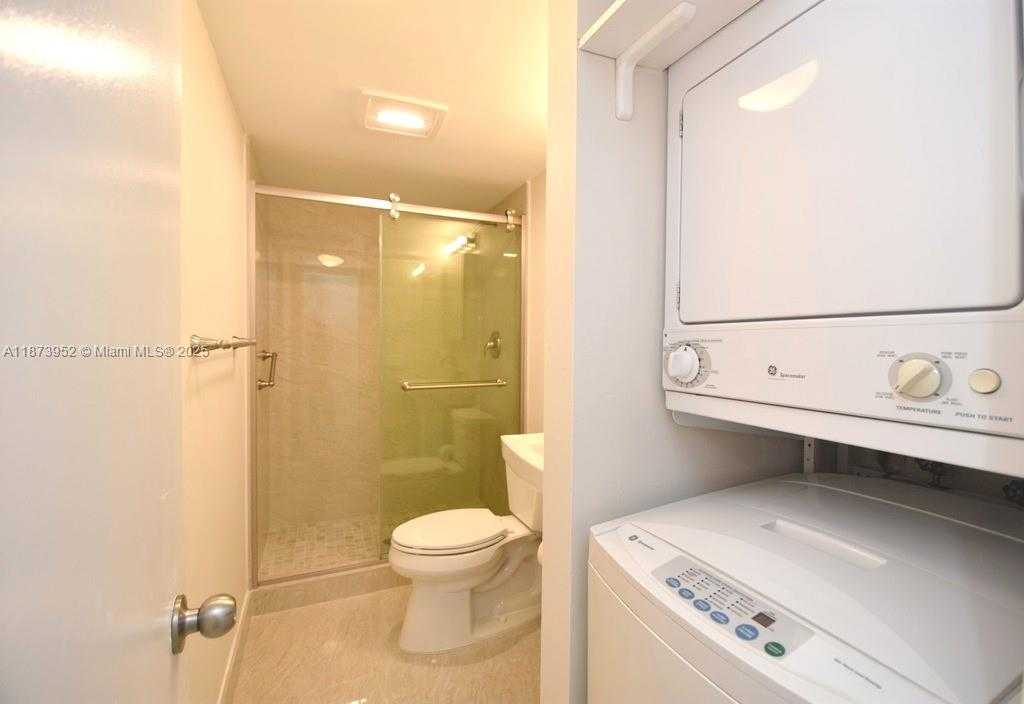 Small Image of 3701 NORTH COUNTRY CLUB DR #PH07, Aventura Number 37