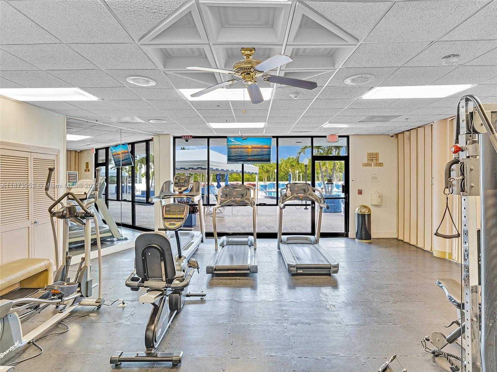 Small Image of 3701 NORTH COUNTRY CLUB DR #PH07, Aventura Number 41