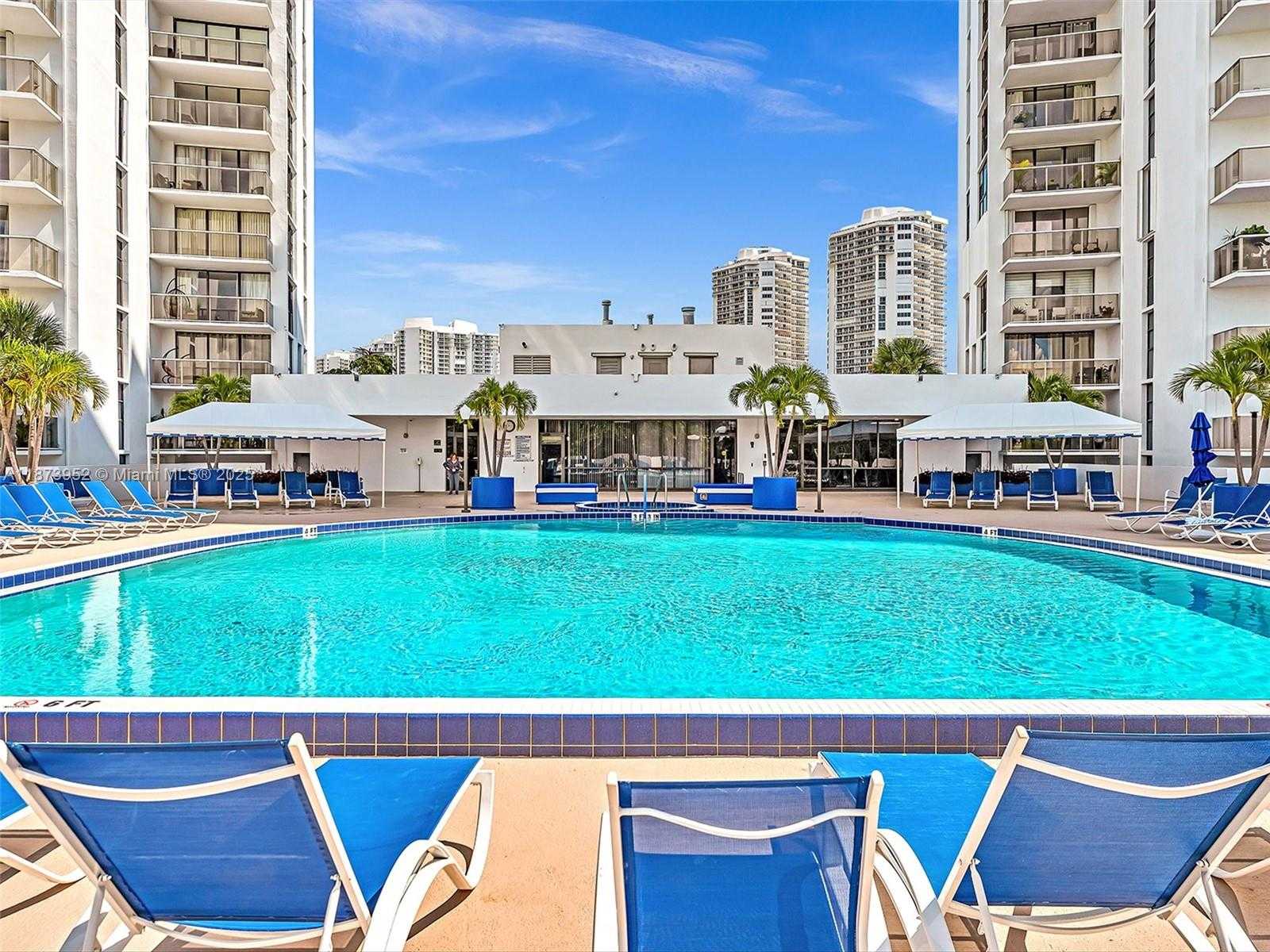 Small Image of 3701 NORTH COUNTRY CLUB DR #PH07, Aventura Number 42
