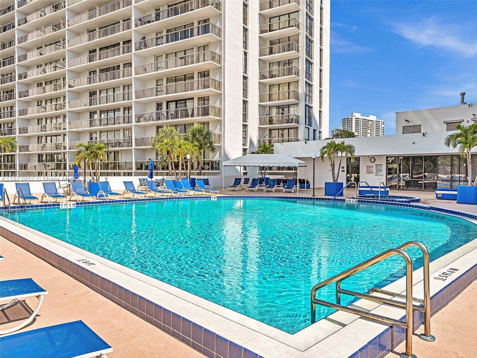 Small Image of 3701 NORTH COUNTRY CLUB DR #PH07, Aventura Number 43