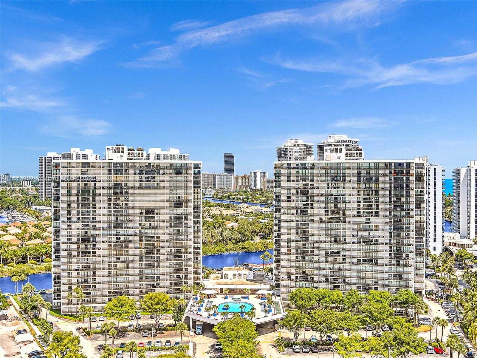 Small Image of 3701 NORTH COUNTRY CLUB DR #PH07, Aventura Number 45