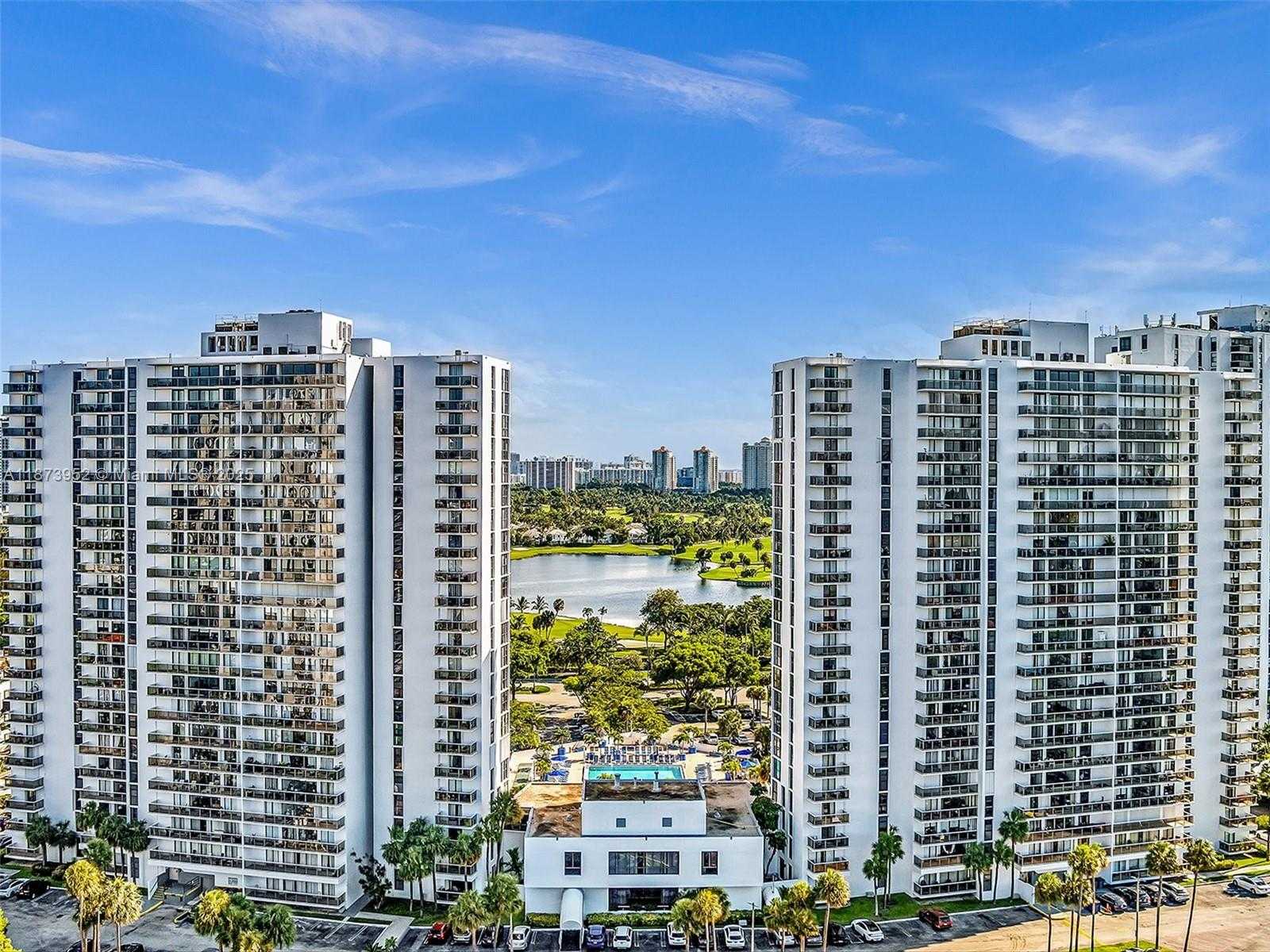 Small Image of 3701 NORTH COUNTRY CLUB DR #PH07, Aventura Number 47