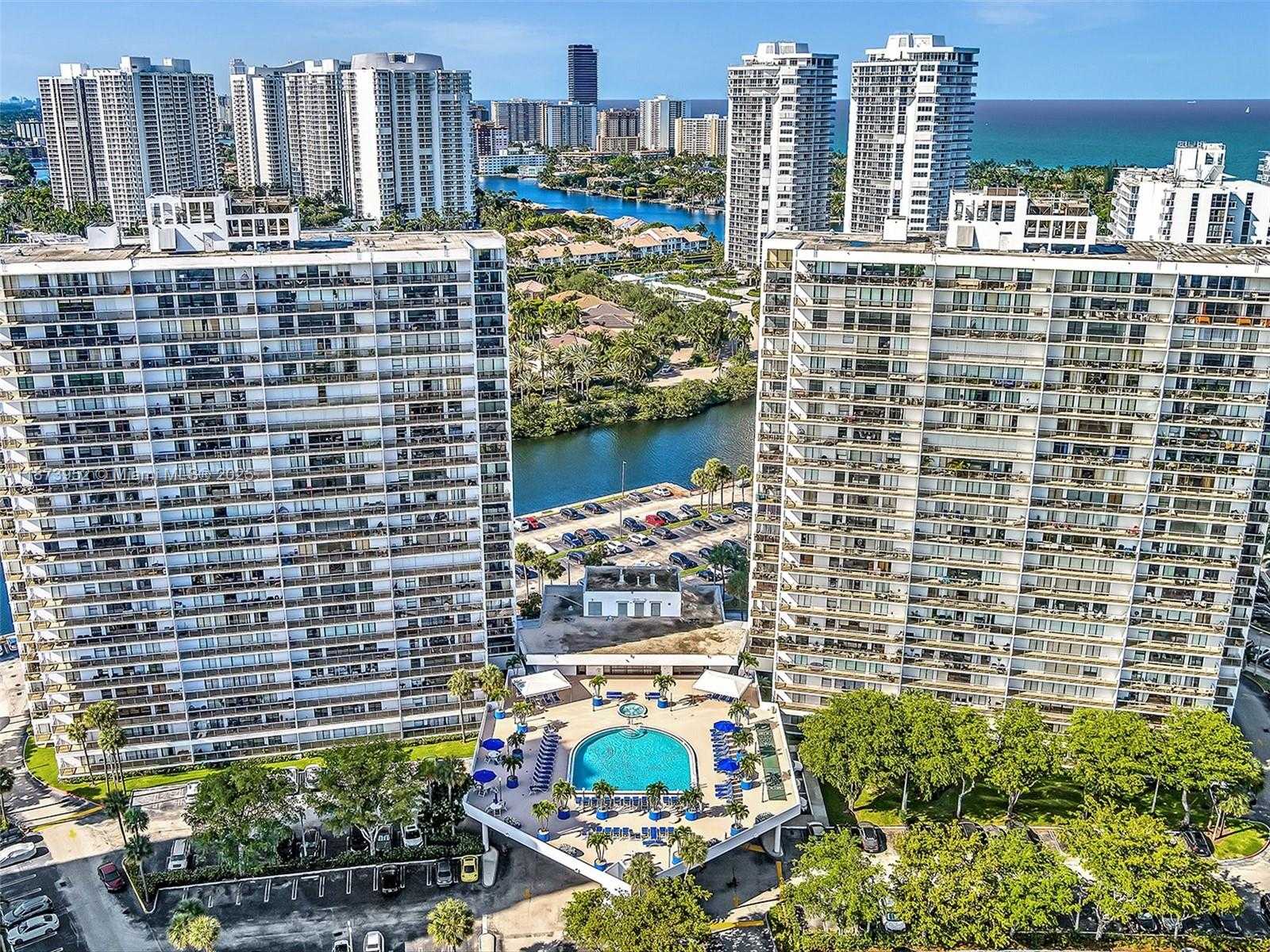 Small Image of 3701 NORTH COUNTRY CLUB DR #PH07, Aventura Number 48