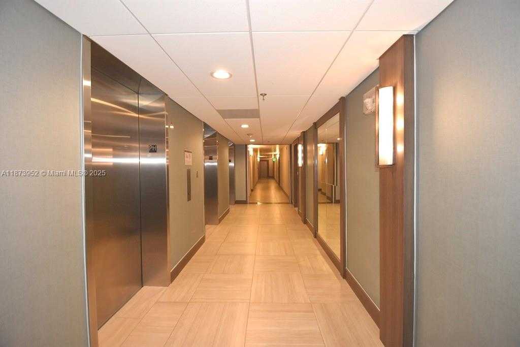 Small Image of 3701 NORTH COUNTRY CLUB DR #PH07, Aventura Number 5