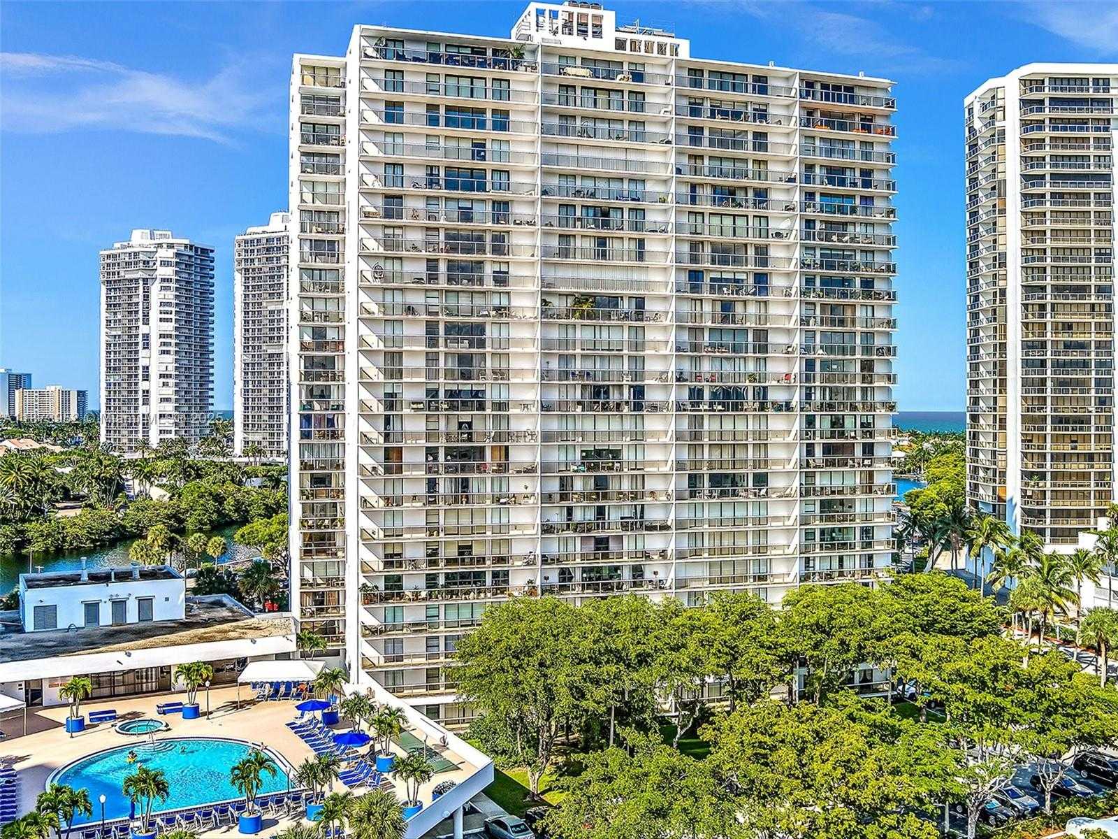 Small Image of 3701 NORTH COUNTRY CLUB DR #PH07, Aventura Number 51