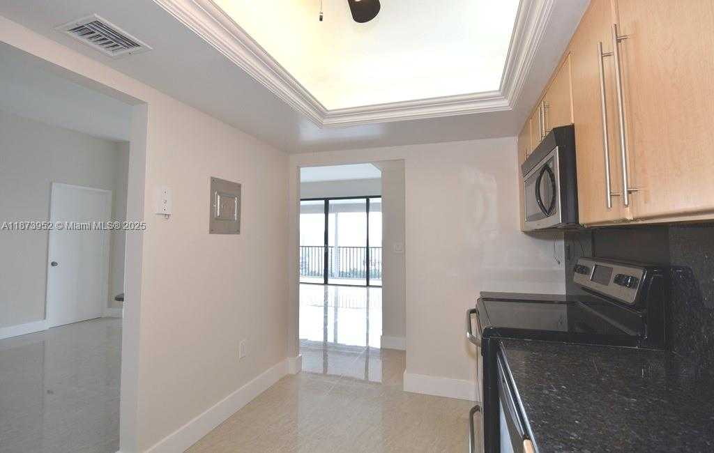 Small Image of 3701 NORTH COUNTRY CLUB DR #PH07, Aventura Number 7