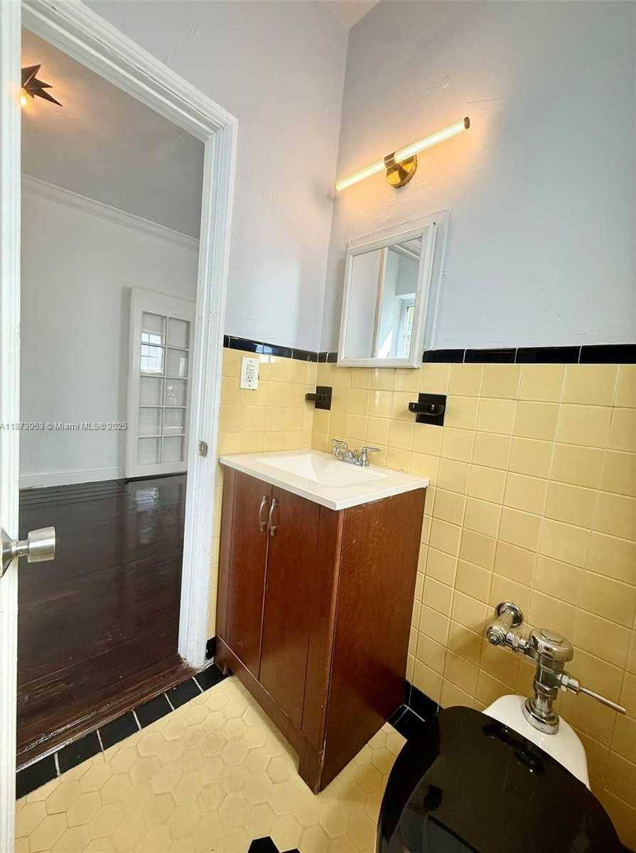 Small Image of 1619 MERIDIAN AVE #3, Miami Beach Number 12