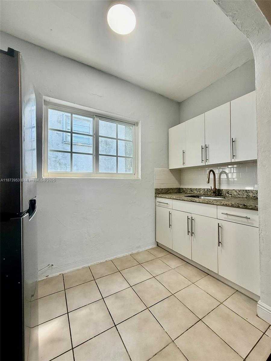 Small Image of 1619 MERIDIAN AVE #3, Miami Beach Number 8